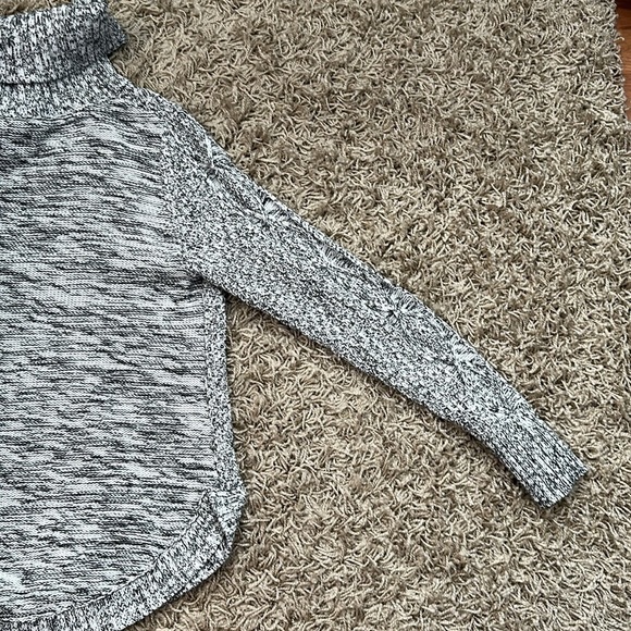 Gap Women’s Black and White Turtleneck Knit Long Sleeve Sweater Size xsmall - Picture 10 of 10